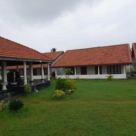 Blu Marine Nilaveli Hotel Trincomalee Exterior foto