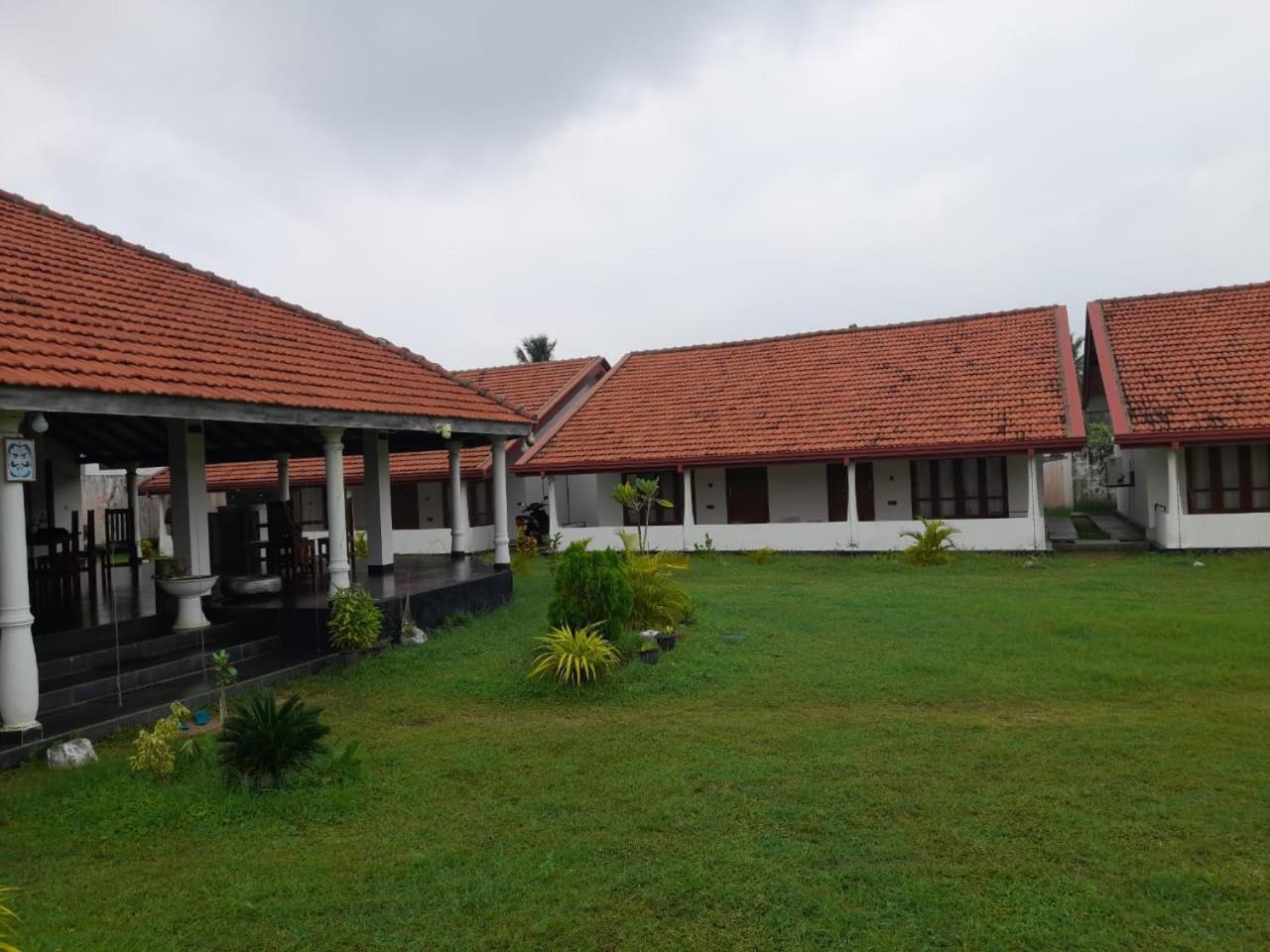 Blu Marine Nilaveli Hotel Trincomalee Exterior foto