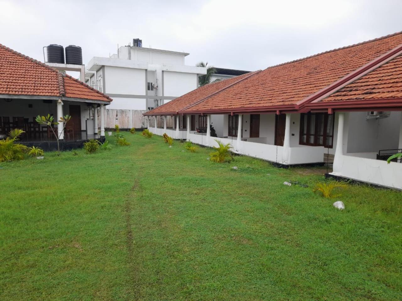 Blu Marine Nilaveli Hotel Trincomalee Exterior foto