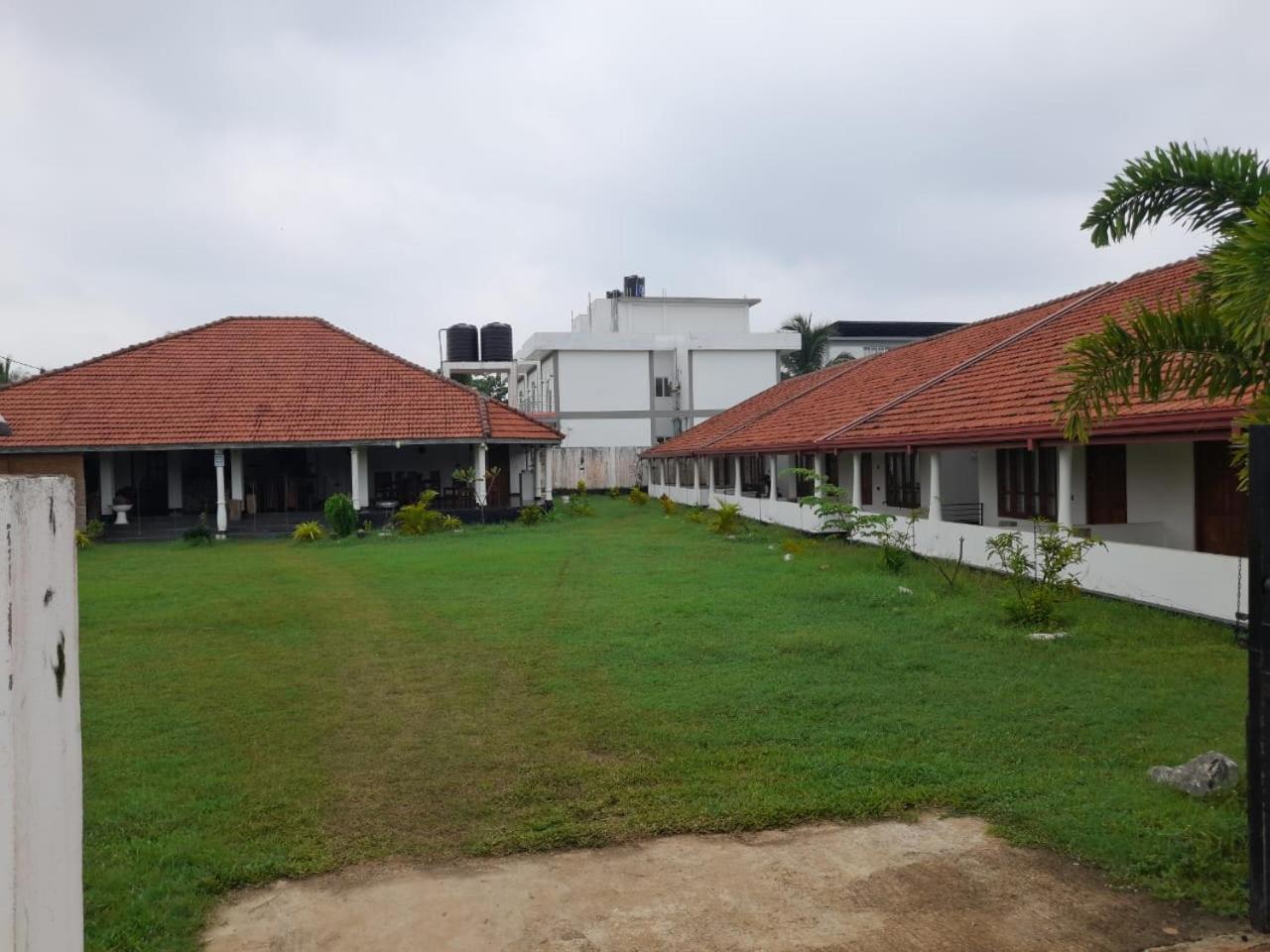 Blu Marine Nilaveli Hotel Trincomalee Exterior foto