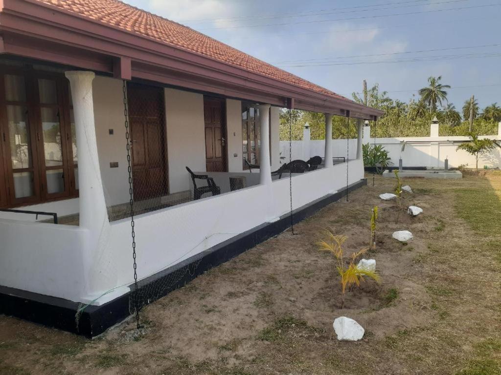 Blu Marine Nilaveli Hotel Trincomalee Exterior foto